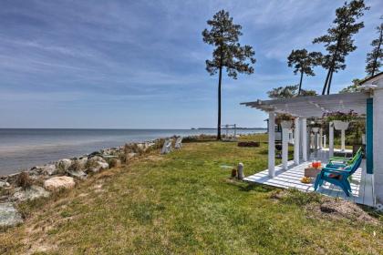 Oceanfront White Stone Cottage with Private Beach! - image 4