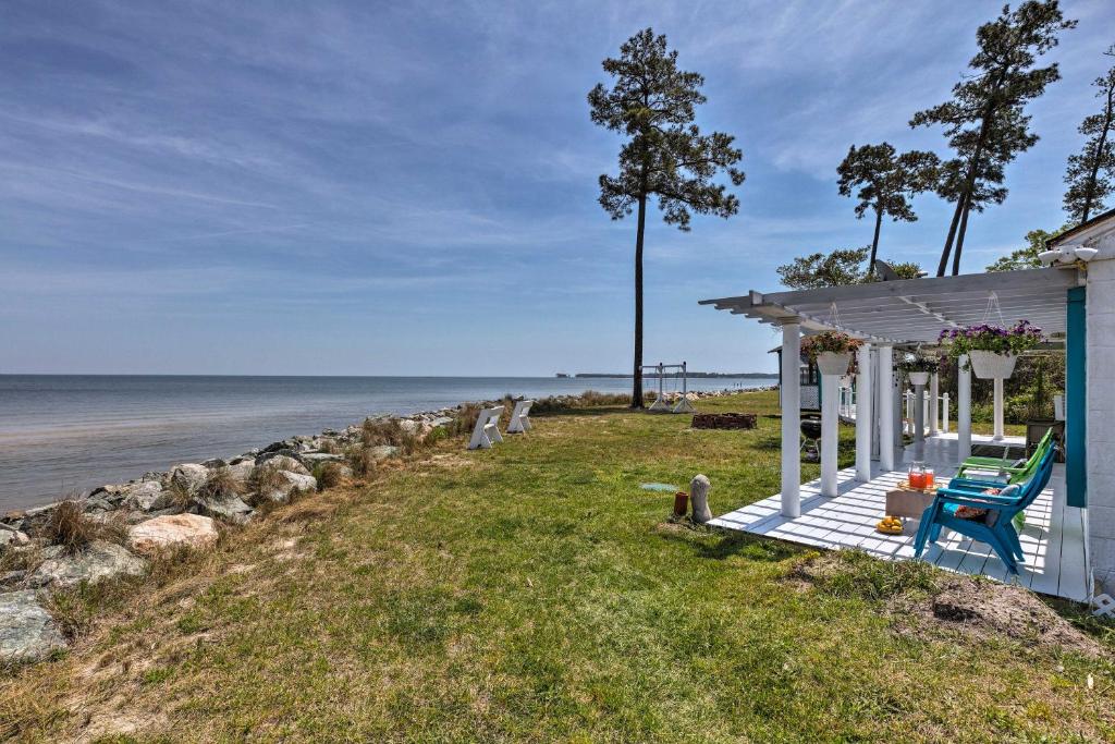 Oceanfront White Stone Cottage with Private Beach! - image 4