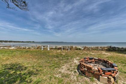 Oceanfront White Stone Cottage with Private Beach! - image 7