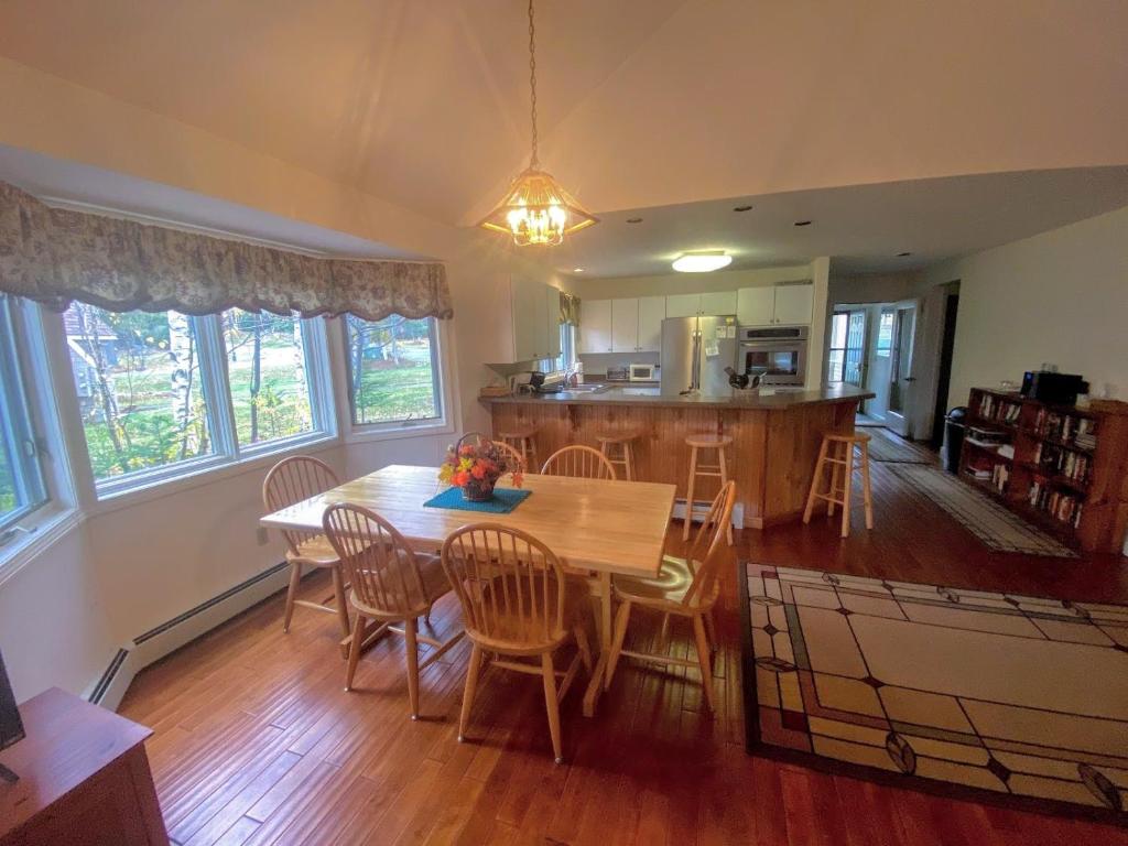 F9 Fairway Village home on the Mt Washington golf course - in the heart of Bretton Woods - image 3