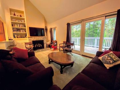 R3 Lovely Bretton Woods townhome with updated kitchen sauna WiFi Steps to the ski trails Whitefield