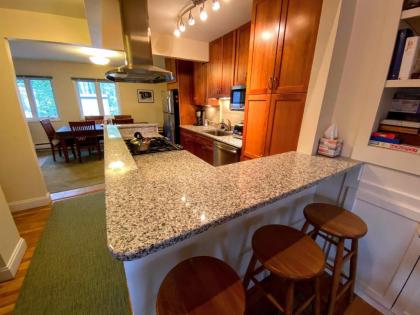 R3 Lovely Bretton Woods townhome with updated kitchen sauna WiFi Steps to the ski trails - image 11