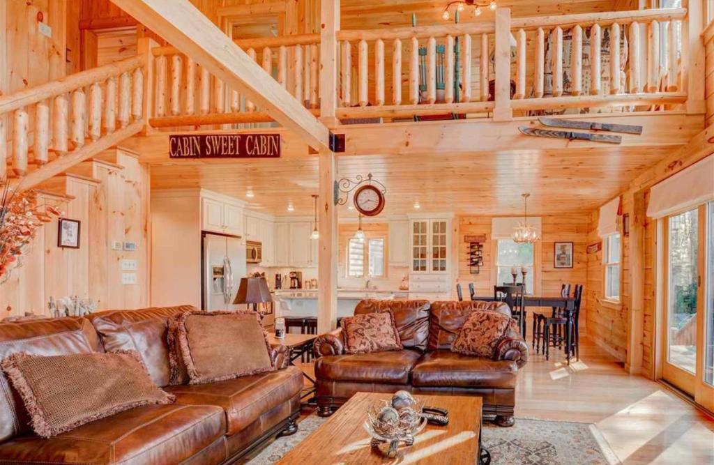 OE Beautiful modern log home on 17 acres private views fire pit Ping Pong AC! - image 2