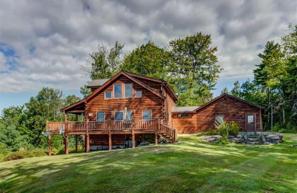 OE Beautiful modern log home on 17 acres private views fire pit Ping Pong AC! - image 4