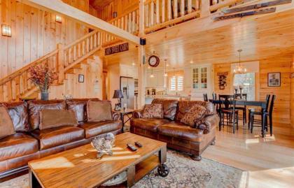 OE Beautiful modern log home on 17 acres private views fire pit Ping Pong AC! - image 5