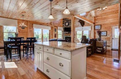 OE Beautiful modern log home on 17 acres private views fire pit Ping Pong AC! - image 8