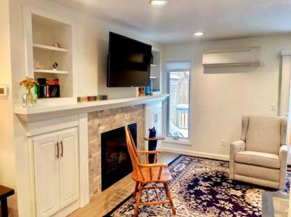 R5 Completely renovated Bretton Woods condo AC unbeatable SKI-IN SKI-OUT location! Fast wifi! - image 6