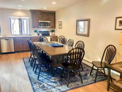 R5 Completely renovated Bretton Woods condo AC unbeatable SKI-IN SKI-OUT location! Fast wifi! - image 8