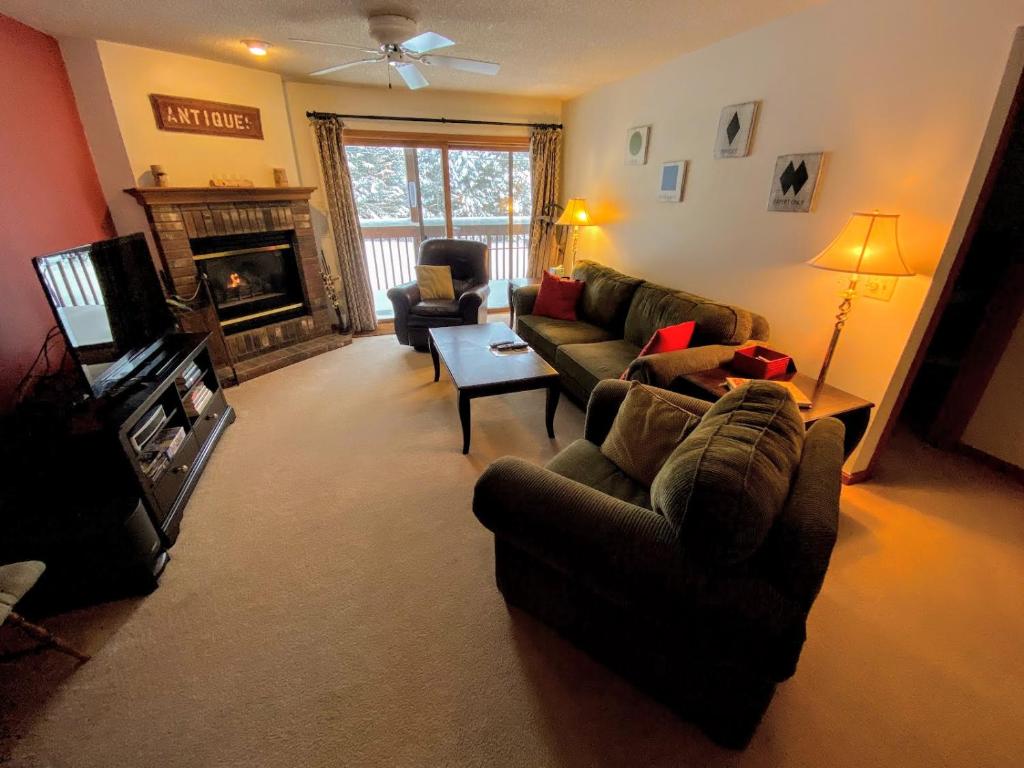 S4 Ski Slope Views! Bretton Woods condo with easy access to Mt Washington Skiing White Mountains! - main image