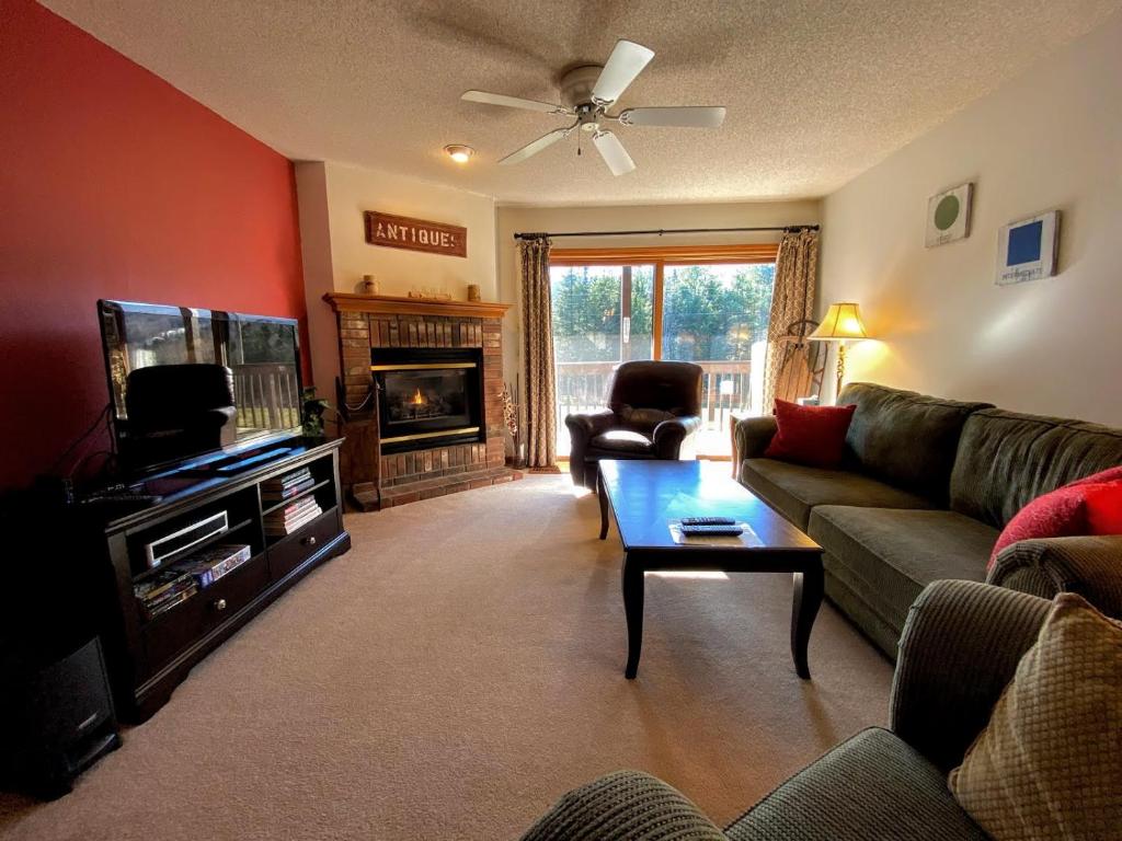 S4 Ski Slope Views! Bretton Woods condo with easy access to Mt Washington Skiing White Mountains! - image 7