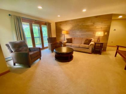 C4 Beautiful homey slopeside townhouse for your family getaway in the heart of the White Mountains! - image 15