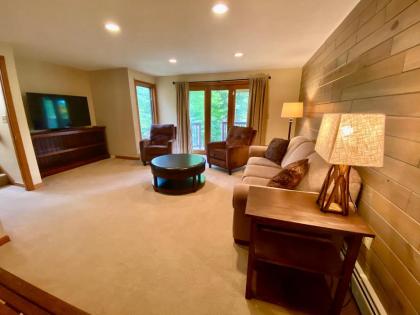 C4 Beautiful homey slopeside townhouse for your family getaway in the heart of the White Mountains! - image 18