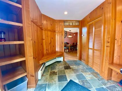 C4 Beautiful homey slopeside townhouse for your family getaway in the heart of the White Mountains! - image 2