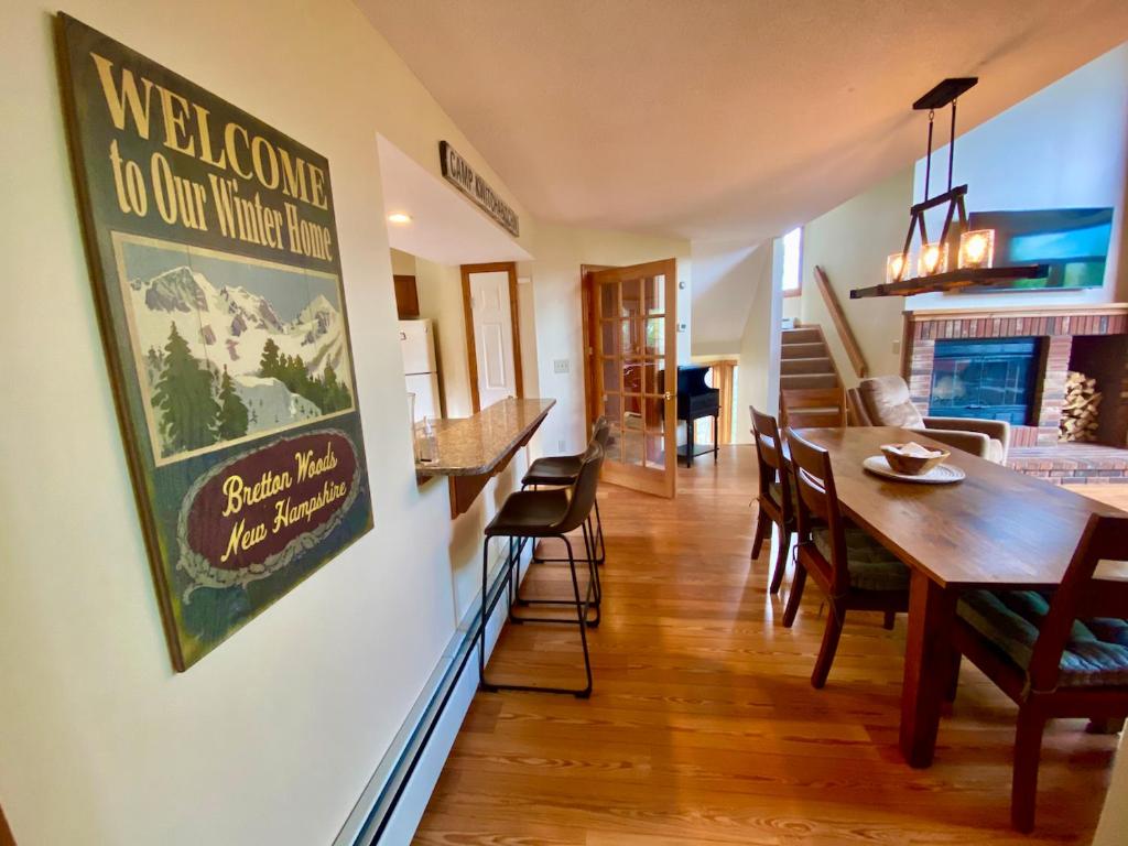 C4 Beautiful homey slopeside townhouse for your family getaway in the heart of the White Mountains! - image 7