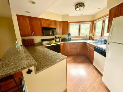 C4 Beautiful homey slopeside townhouse for your family getaway in the heart of the White Mountains! - image 8