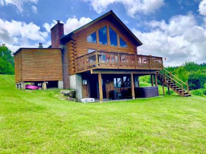 SI INCREDIBLE VIEWS from this log cabin with large deck huge yard fire pit hot tub! - image 5