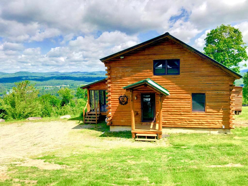 SI INCREDIBLE VIEWS from this log cabin with large deck huge yard fire pit hot tub! - image 6