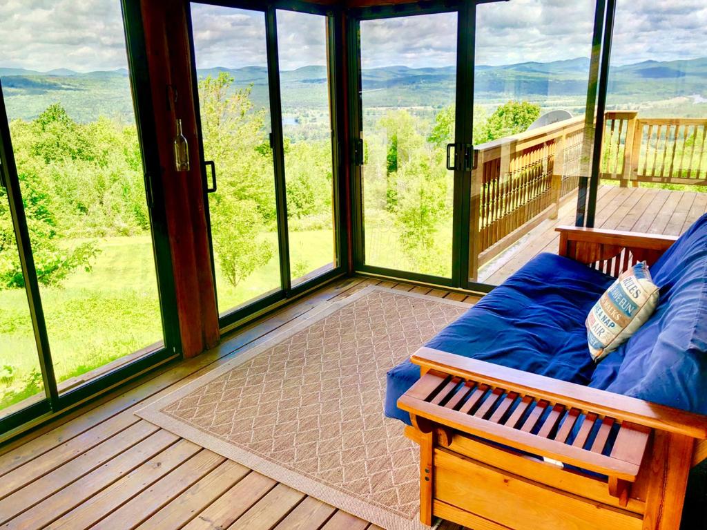 SI INCREDIBLE VIEWS from this log cabin with large deck huge yard fire pit hot tub! - image 7