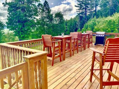 SI INCREDIBLE VIEWS from this log cabin with large deck huge yard fire pit hot tub! - image 1