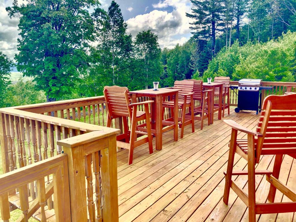 SI INCREDIBLE VIEWS from this log cabin with large deck huge yard fire pit hot tub! - main image