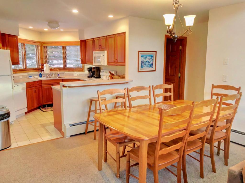 C6 Beautiful views from this Crawford Ridge Townhome a short walk from the slopes! - image 3