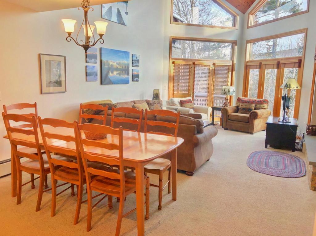 C6 Beautiful views from this Crawford Ridge Townhome a short walk from the slopes! - image 4