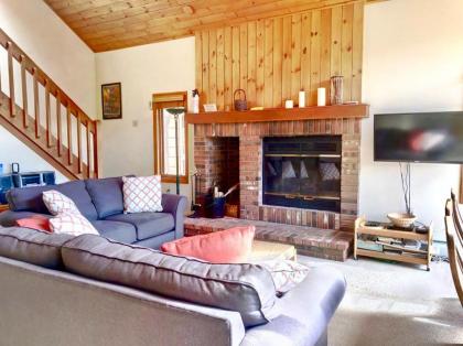 W4 Comfortable and spacious Bretton Woods condo with ski slope views fireplace and fast wifi! - image 3