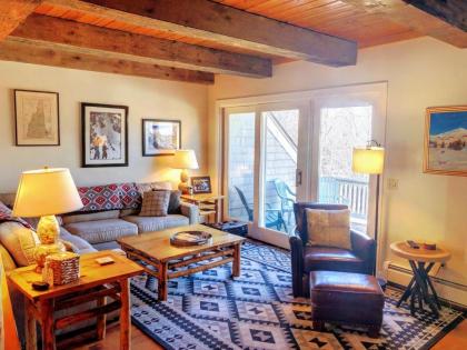 R6 Upscale rustic Bretton Woods condo in unbeatable SKI-IN SKI-OUT location Fireplace fast WiFi - image 4