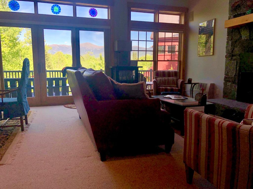 E5 Beautiful Bretton Woods slopeside home amazing views of Mount Washington! Hot Tub AC - image 4