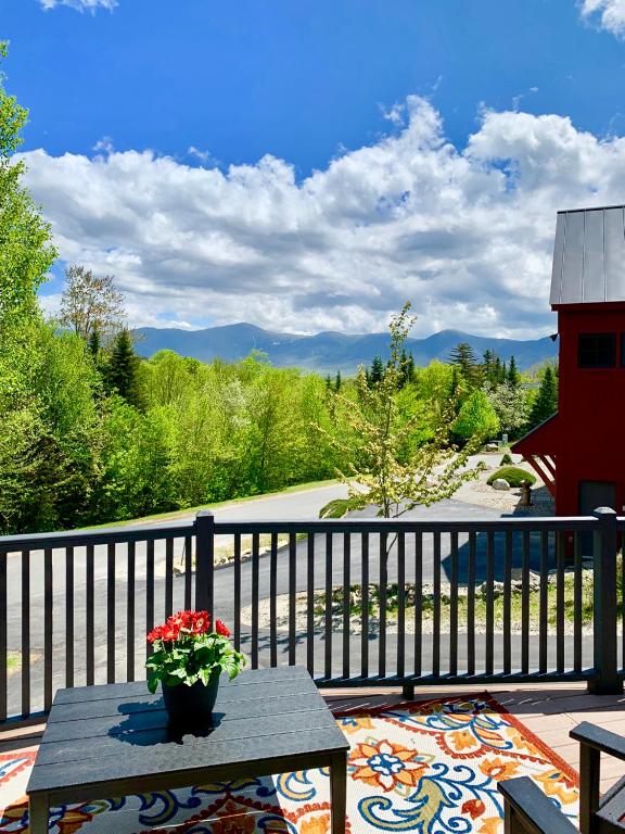 E5 Beautiful Bretton Woods slopeside home amazing views of Mount Washington! Hot Tub AC - image 7