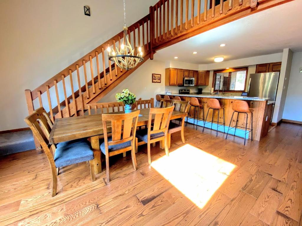 W7 Fully Renovated Townhouse in Bretton Woods with fantastic ski slope views fast WiFi! - image 7