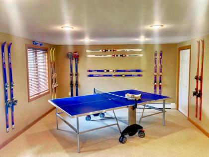 W8 Mount Washington Place Townhome great slope views fireplace large deck yard and ping pong! - image 8