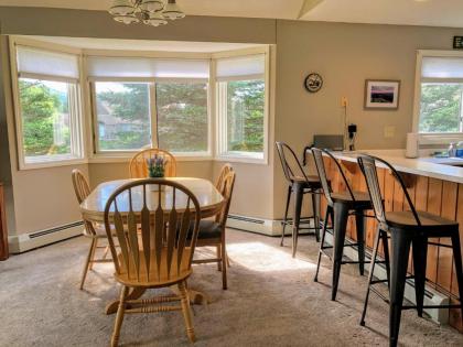 F3 Fairway Village Condo with great mountain views 8 minute walk from Omni Mount Washington Hotel! - image 5