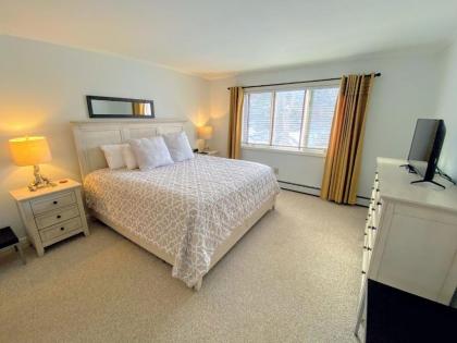 F7 Comfortable golf course townhouse within walking distance of Mount Washington Hotel! - image 8