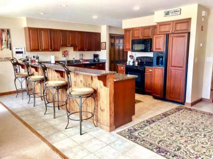 H8 Gorgeous Stone Hill Townhome in the heart of Bretton Woods Great views huge kitchen fireplace - image 7