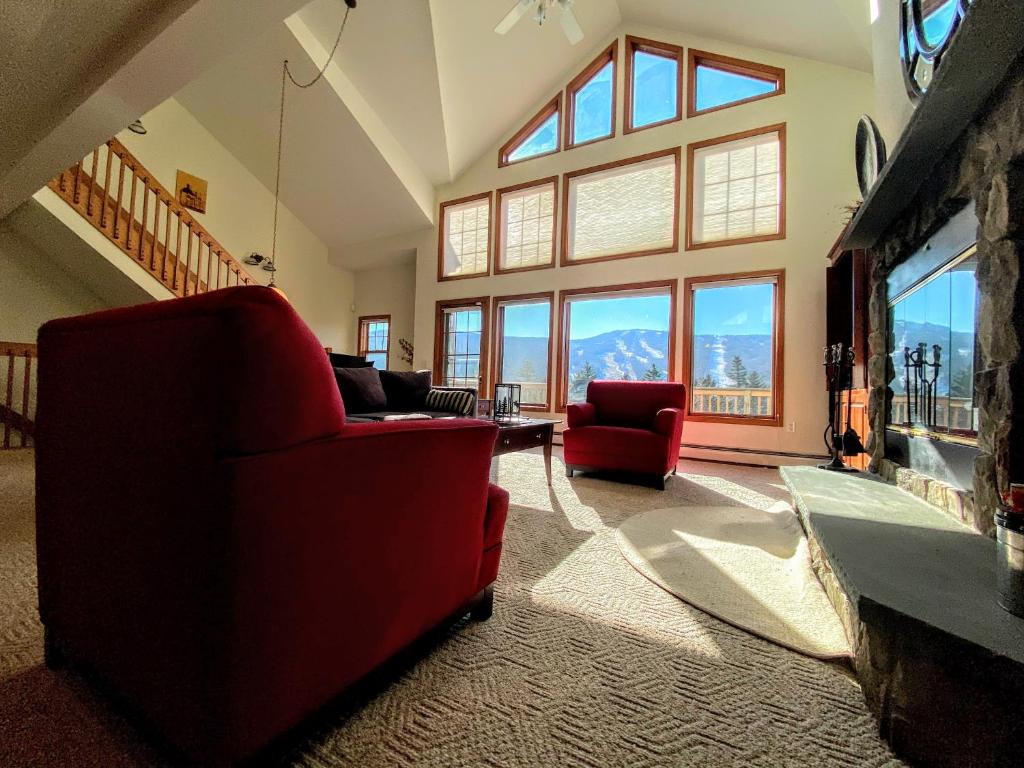 H5 Luxurious StoneHill Townhome with magnificent ski slopes view hot tub! - main image