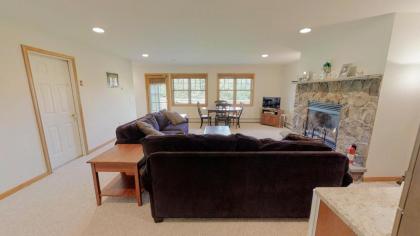 H5 Luxurious StoneHill Townhome with magnificent ski slopes view hot tub! - image 15