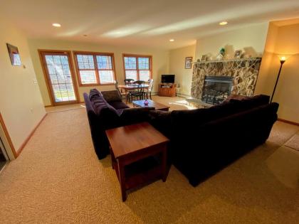 H5 Luxurious StoneHill Townhome with magnificent ski slopes view hot tub! - image 16