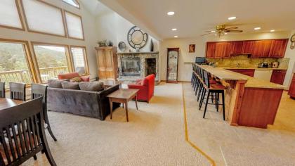 H5 Luxurious StoneHill Townhome with magnificent ski slopes view hot tub! - image 2