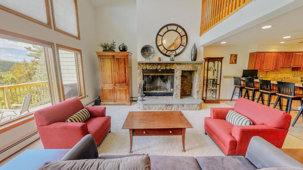 H5 Luxurious StoneHill Townhome with magnificent ski slopes view hot tub! - image 3