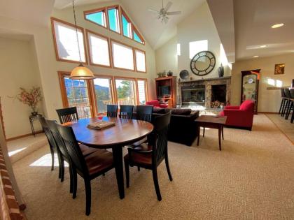 H5 Luxurious StoneHill Townhome with magnificent ski slopes view hot tub! - image 9