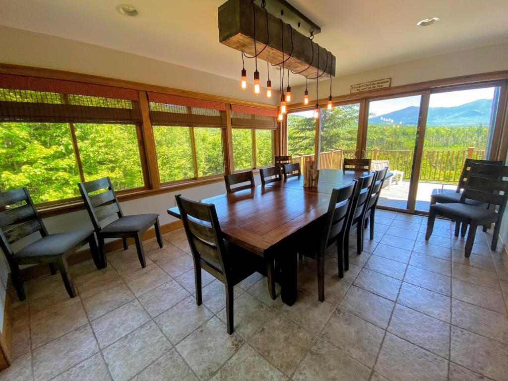 M1 Luxury home a short walk from the Mount Washington Hotel! AC heated floor stunning views - image 7