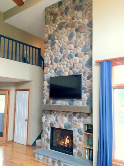 C1 Top Rated Ski-In Ski-Out Townhome Great views fireplaces fast wifi AC! Short walk to slopes - image 1