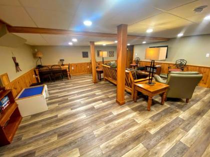 O1 Slopeside Bretton Woods cottage with AC large patio and private yard! Walk to slopes! - image 11