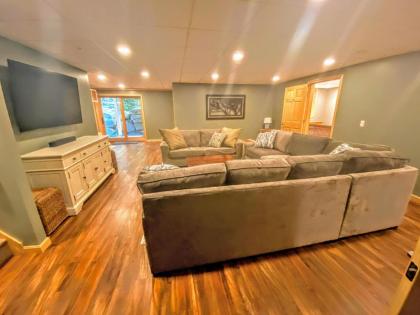 O6 Newly renovated with high class upgrades! Great ski access boot warmer ski rack yard AC! - image 6