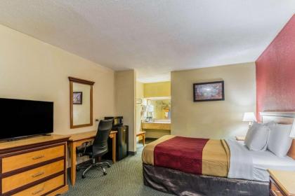 Econo Lodge Whiteville - image 13