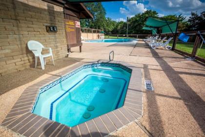 Lake Whitney Camping Resort Ramp Cabin 4 - image 10