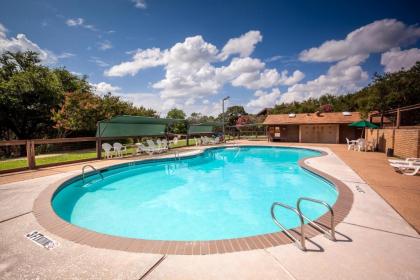 Lake Whitney Camping Resort Ramp Cabin 4 - image 9