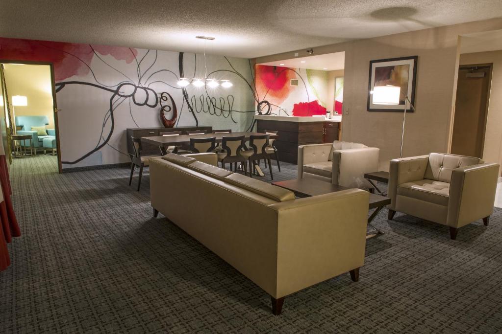 Doubletree by Hilton Whittier - image 2