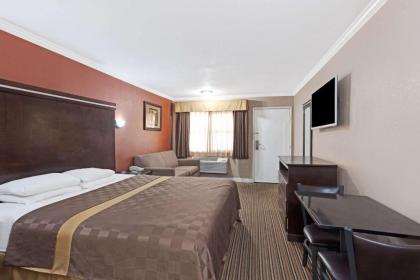 Travelodge by Wyndham Whittier - image 14